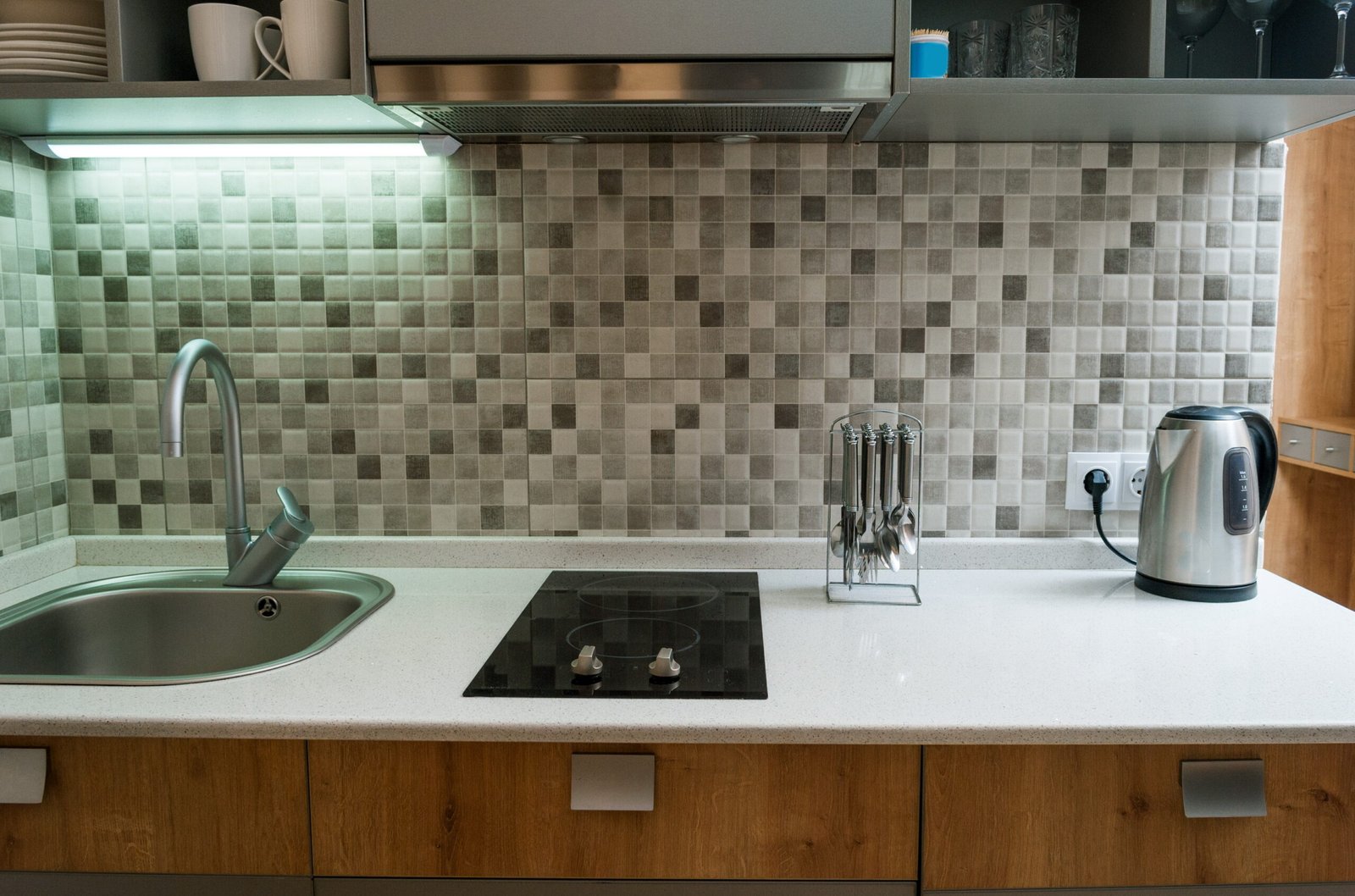 Kitchen countertops and backsplash finishes